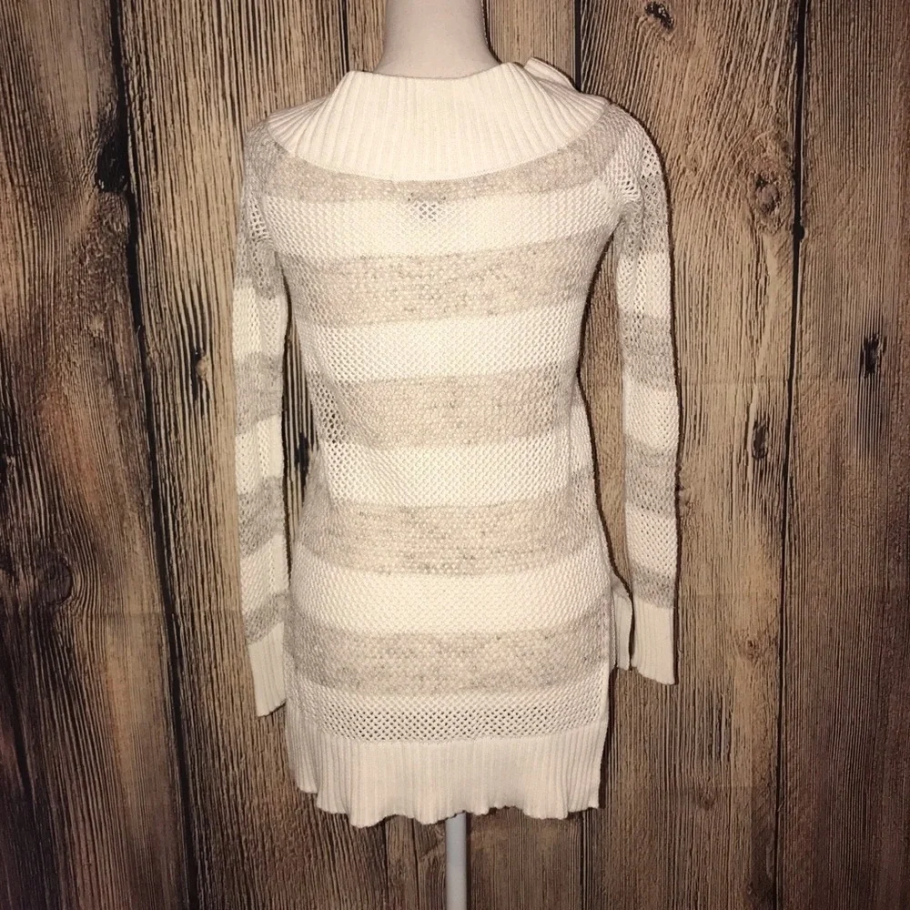 AERIE LONG SLEEVED SWEATER SMALL CREAM & BEIGE